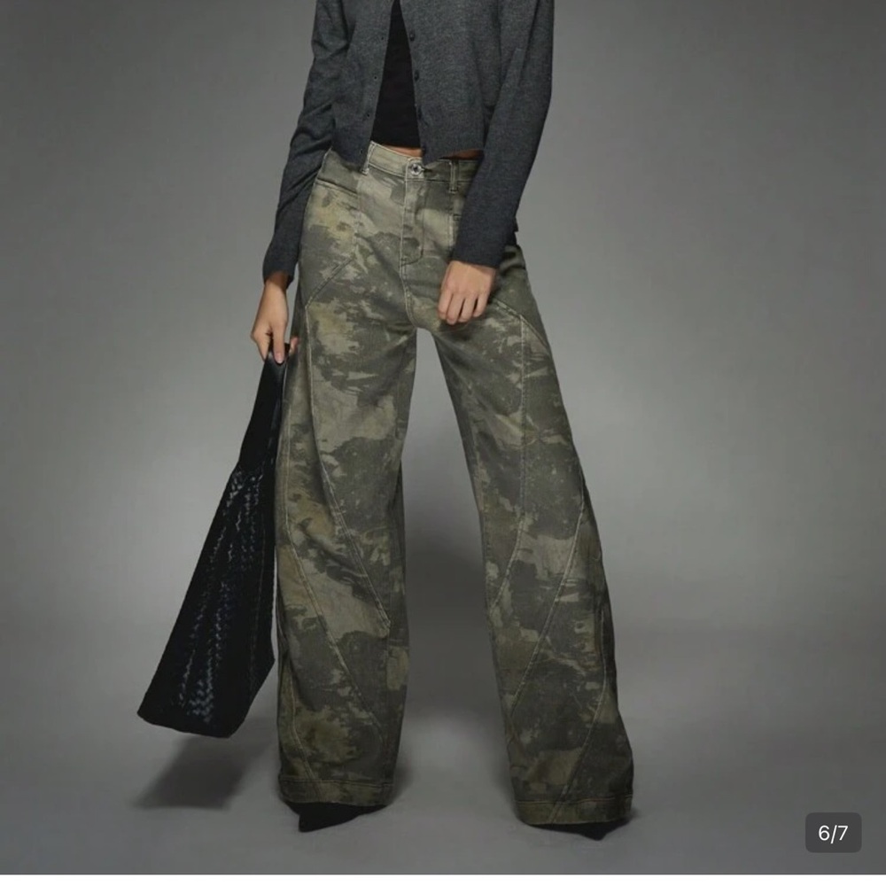 Missguided Olive Camo Print Paneled Wide Leg Jeans - Size: M (6) extra long - Picture 6 of 16